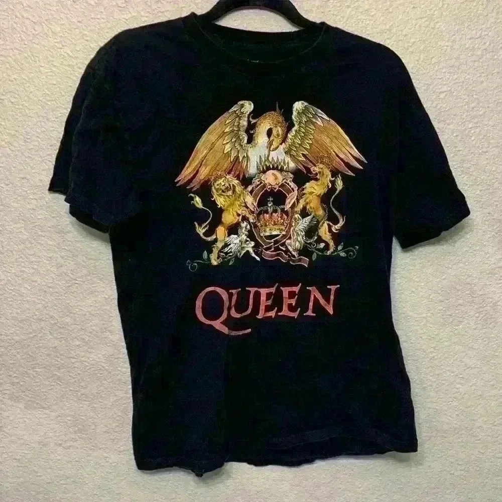 Queen shirt sz M Rock and Roll band 80s grunge Moto graphic tee concert music